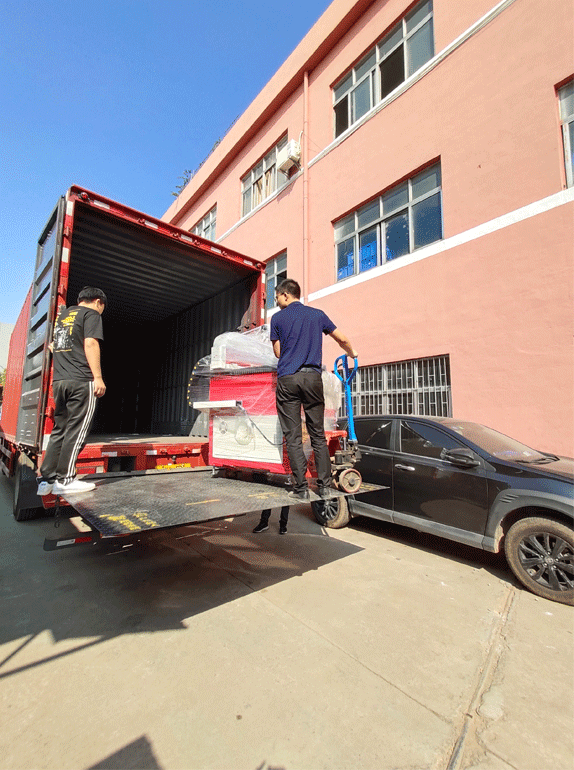 數(shù)控鉆孔機終于裝上車啦！